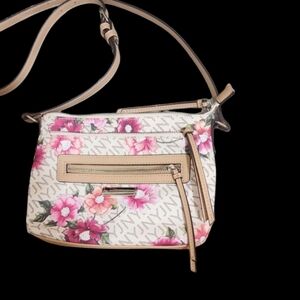 Vintage beautiful floral Joneswear also called Jones New York pink flora…